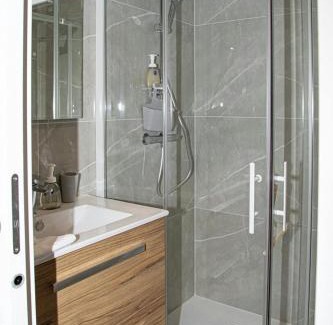 Champagne-en-Valromey House | Nouveau Le Grand Champagne immeuble entier
