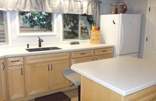 Eureka House | Now Available! NEW Large Studio in Fantastic Neighborhood for Professional