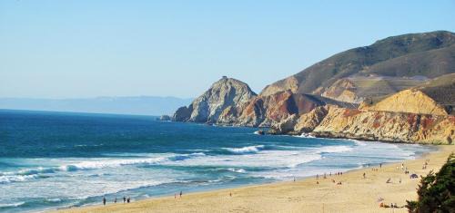 El Granada House | Now Trending - Entire Beach Home Walk to Beaches Restaurants Activities