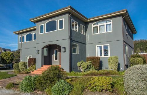 El Granada House | Now Trending - Entire Beach Home Walk to Beaches Restaurants Activities