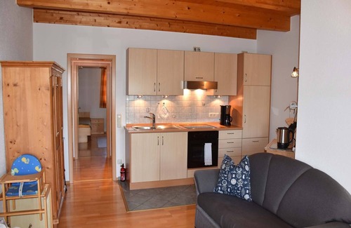 Bad Endorf Apartment | Nr. 5: Ferienwohnung, 40 qm Obergeschoss, 1 separates Schlafzimmer