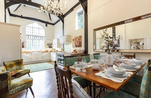 Bray on Thames Cottage | Nr Windsor- Unique Cottage Stay for upto 14 guests