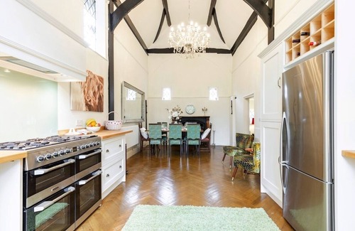 Bray on Thames Cottage | Nr Windsor- Unique Cottage Stay for upto 14 guests