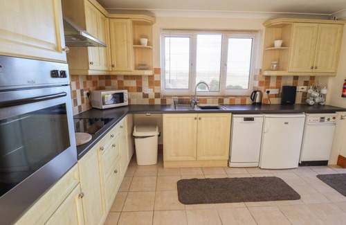 North Somercotes Cottage | NURSERY COTTAGE, pet friendly, with a garden in North Somercotes