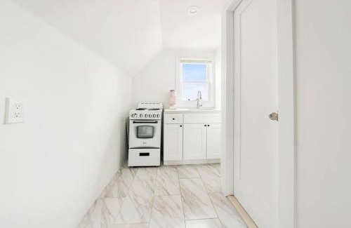 Southeast Yonkers Apartment | NY Luxury 1BR PRIME location Free Parking!