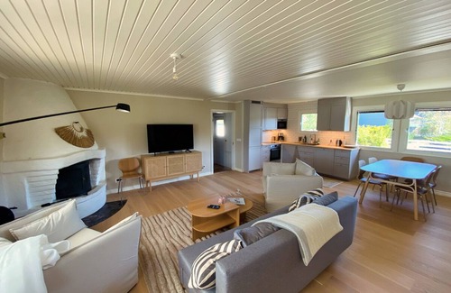 Tofta Villa | Nyrenoverad Villa + Gårdshus 8+5 Bäddar gå Till Tofta Strand. 1-2 Familjer