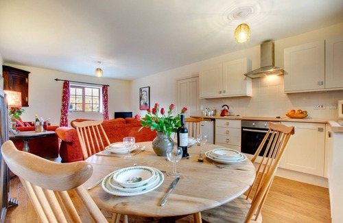 Llanengan House | Nyth y Wennol - Two Bedroom House, Sleeps 4