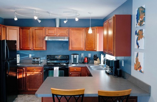 Taku - Campbell Apartment | O'Malley View- private unit on quiet street near Campbell Creek greenbelt