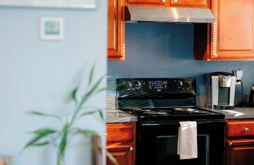 Taku - Campbell Apartment | O'Malley View- private unit on quiet street near Campbell Creek greenbelt