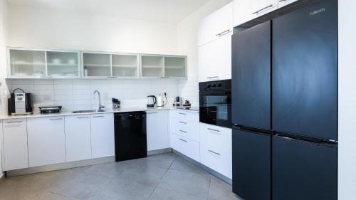 Rishon LeTsiyon Apartment | O&O Group - SeaFront Luxurious 3 BR Apartment