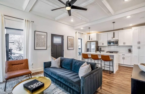 East Downtown Houston House | O4 -A · The O'Four, Cozy Luxury Retreat - Unit A