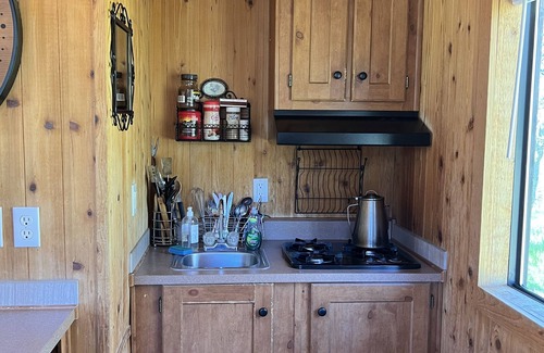 Three Rivers Cabin | Oak Grove Getaway: Unique & Secluded Cabin with Breathtaking Views, Wifi