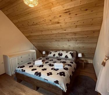 Cvetkovic House | Oak House Mrežnica