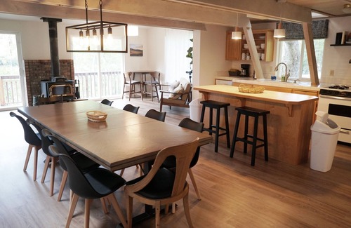 Montague House | Oak Paddle Lodge - Copco Lake A-Frame Cabin Getaway with Boat Dock and Kayaks