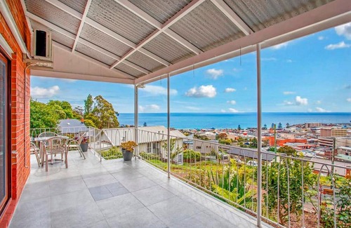 Burnie House | Oakleigh Guest House with Ocean Views - Room 9