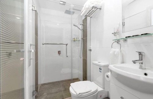 Burnie House | Oakleigh Guest House with Ocean Views - Room 9