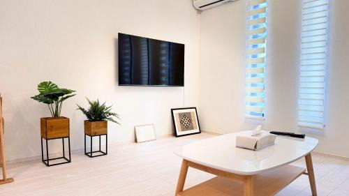 Yofuke Apartment | oasis house - and LAFU -