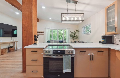 Lindridge-Martin Manor House | Oasis in ATL- 3BR/2BA Lux Serene Bungalow w/Gorgeous Private Backyard and Pool