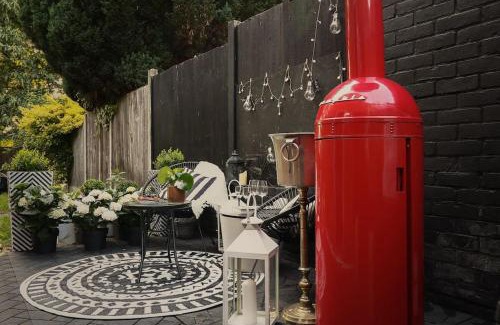 Crowthorne House | Oasis in English Village