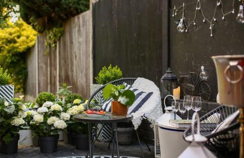 Crowthorne House | Oasis in English Village