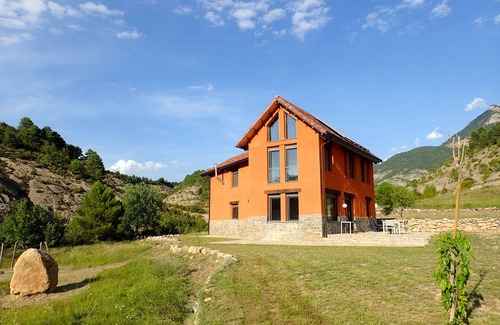 Laspuna House | Oasis of tranquility with stunning views at the foot of the Peña Montañesa