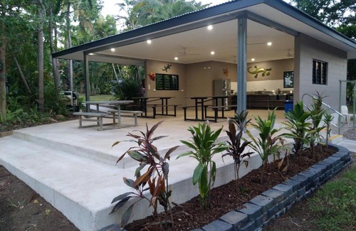 Virginia Hotel | Oasis Tourist Park