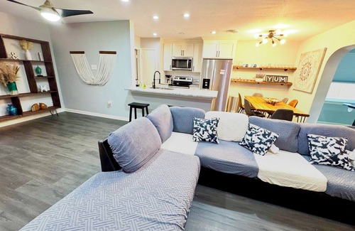 Richardson House | Oasis w/Hot Tub, Big yard, Fire Pit, Pool table,Ping Pong and more