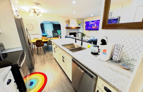 Richardson House | Oasis w/Hot Tub, Big yard, Fire Pit, Pool table,Ping Pong and more