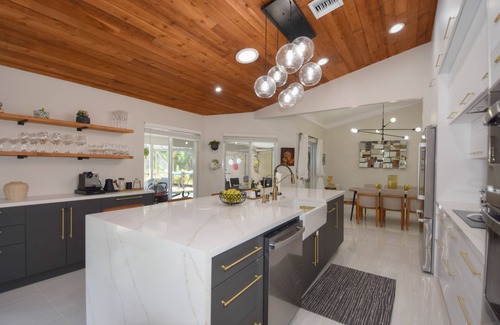 University Drive House | Oasis with Enclosed Heated Pool in Coral Springs