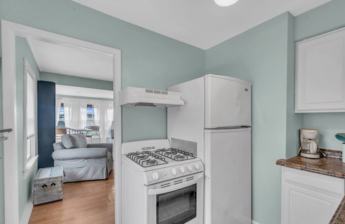 Point Pleasant Beach House | OCE222U | 2nd Flr 2BR 1 ba unit next to the beach/boardwalk! Parking, wifi, badges, PETS!