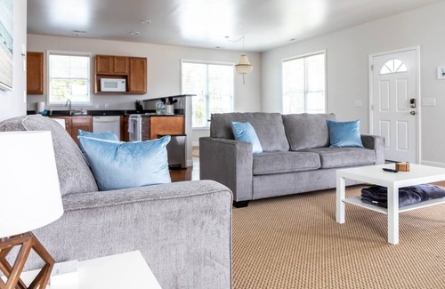 Wilmington Beach House | Ocean Breeze at CB - 0.2miles to the Beach!