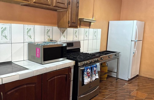 San Rafael del Sur House | Ocean Eyes Pool House- Charming 3-bedroom house with WiFi & AC in Quizala