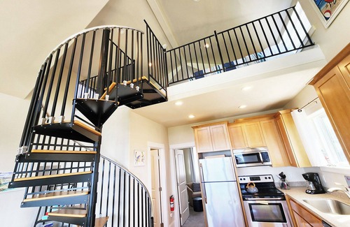 Yachats House | Ocean Front Cottage! Dog Friendly! Sleeps up to Four!