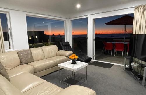 Rewa House | Ocean Front East End Beach House