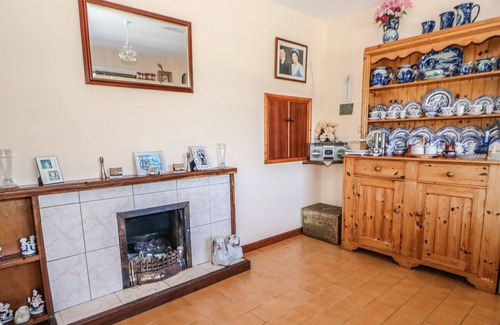 Ardnatrush Cottage | OCEAN HEIGHTS, family friendly in Glengarriff, County Cork