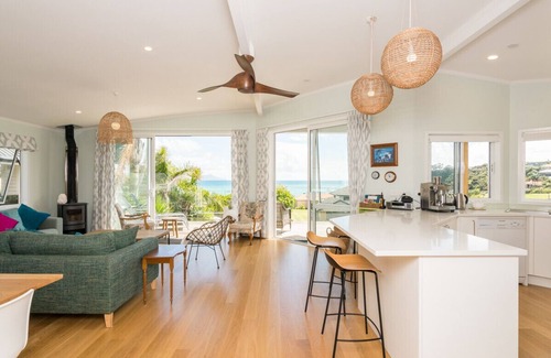 Langs Beach Cottage | Ocean Oasis - Langs Beach Holiday Home