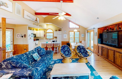 Corolla Village House | Ocean-side home with solar-heated pool & hot tub - dog-friendly