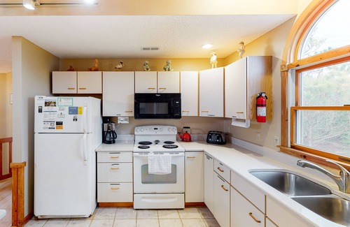 Corolla Village House | Ocean-side home with solar-heated pool & hot tub - dog-friendly