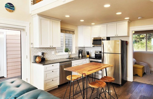 Yachats House | Ocean View! Charming Home with Loft, Sleeps 6! Dog Friendly!