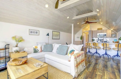 Alden Manor Apartment | Ocean view cottage right on the beach!