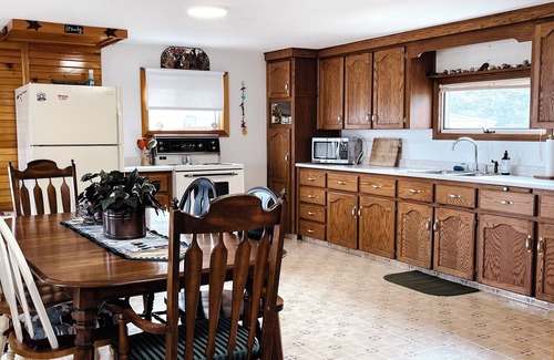 Tignish Cottage | Ocean View, Family-sized, sleeps 11, two full bath & 2 min to the beach Pets :)