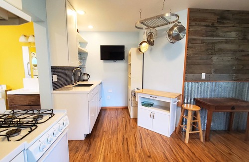 Kodiak House | Ocean view modern guest suite with private beach access