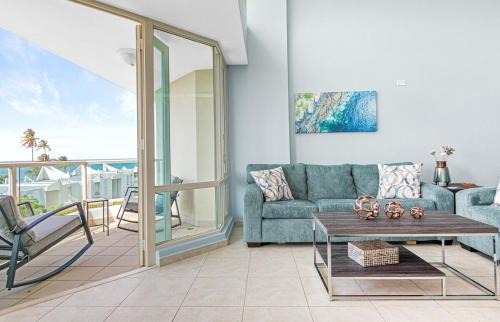 Herreras Apartment | Ocean View Penthouse with pool, beachfront complex apts