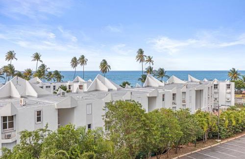 Herreras Apartment | Ocean View Penthouse with pool, beachfront complex apts