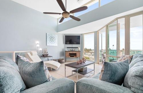 Herreras Apartment | Ocean View Penthouse with pool, beachfront complex apts