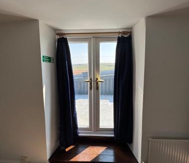 Penycwm Apartment | Ocean View Studio - Newgale Beach Front Location