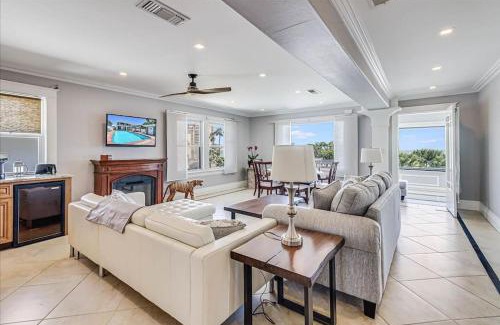 Del Mar House | Ocean View with Pool Casa de Joy Dos upstairs unit