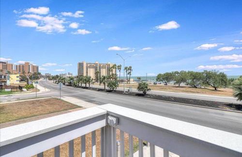 Del Mar House | Ocean View with Pool Casa de Joy Dos upstairs unit