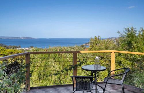 Blackmans Bay House | Ocean Views 20kms from CBD Sleeps 10