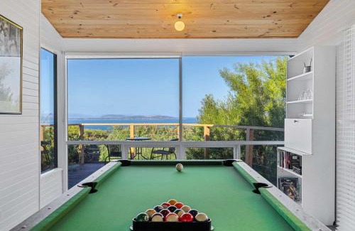 Blackmans Bay House | Ocean Views 20kms from CBD Sleeps 10